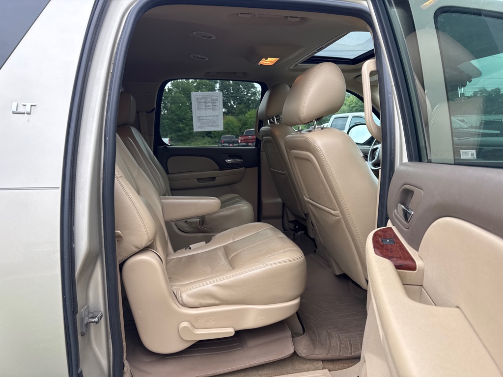 Photo 13 of this CHEVROLET SUBURBAN