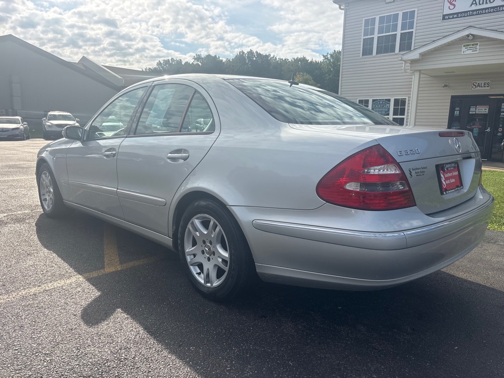 Photo 8 of this MERCEDES-BENZ E-CLASS
