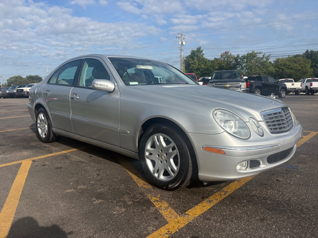 Photo 4 of this MERCEDES-BENZ E-CLASS