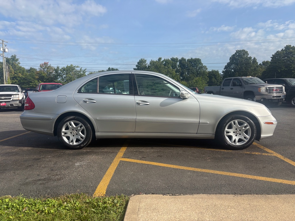 Photo 5 of this MERCEDES-BENZ E-CLASS