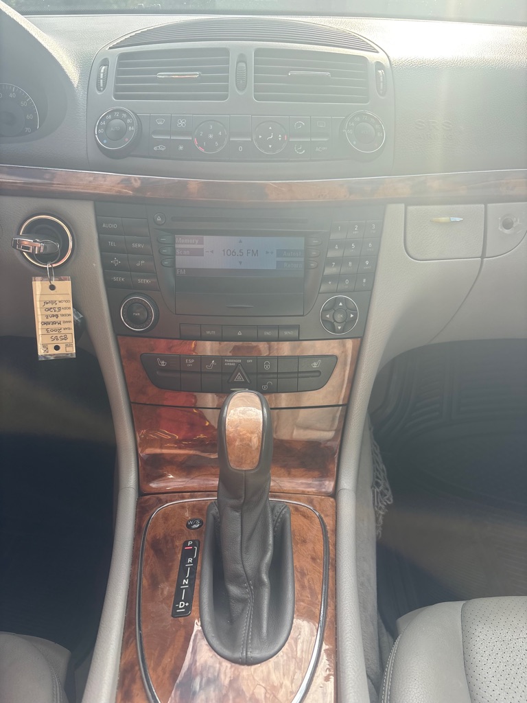 Photo 15 of this MERCEDES-BENZ E-CLASS
