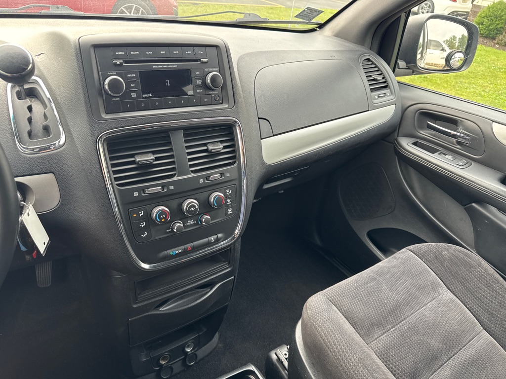 Photo 18 of this DODGE GRAND CARAVAN