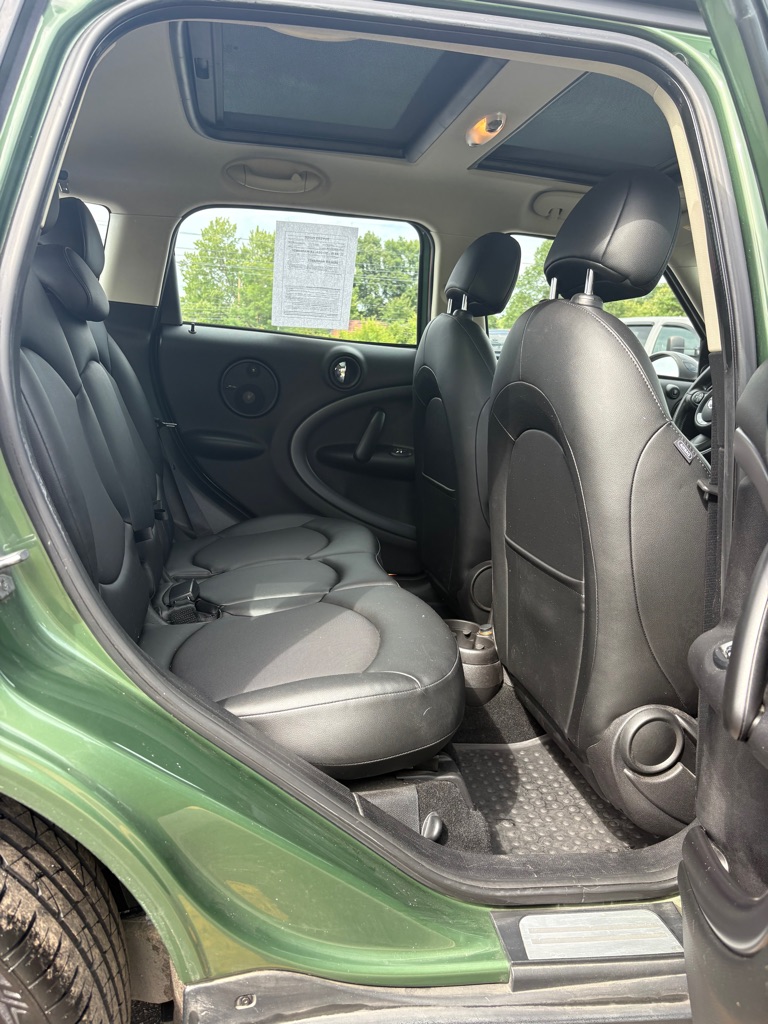 Photo 12 of this MINI COUNTRYMAN