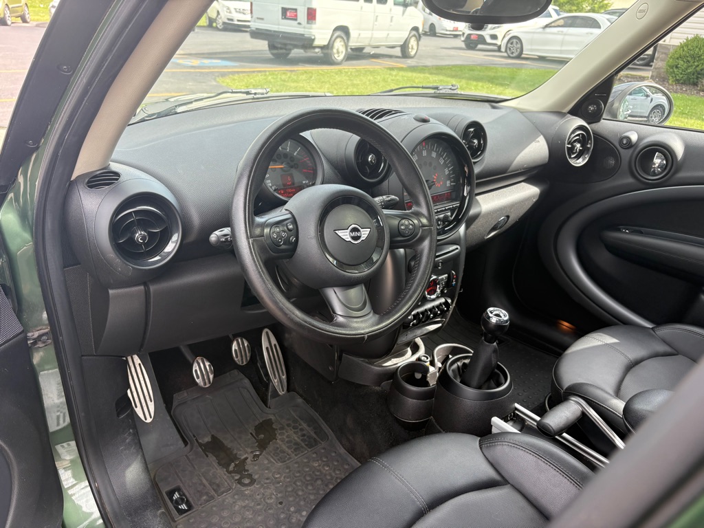 Photo 13 of this MINI COUNTRYMAN