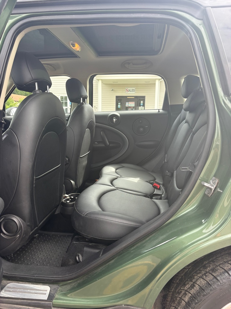 Photo 10 of this MINI COUNTRYMAN