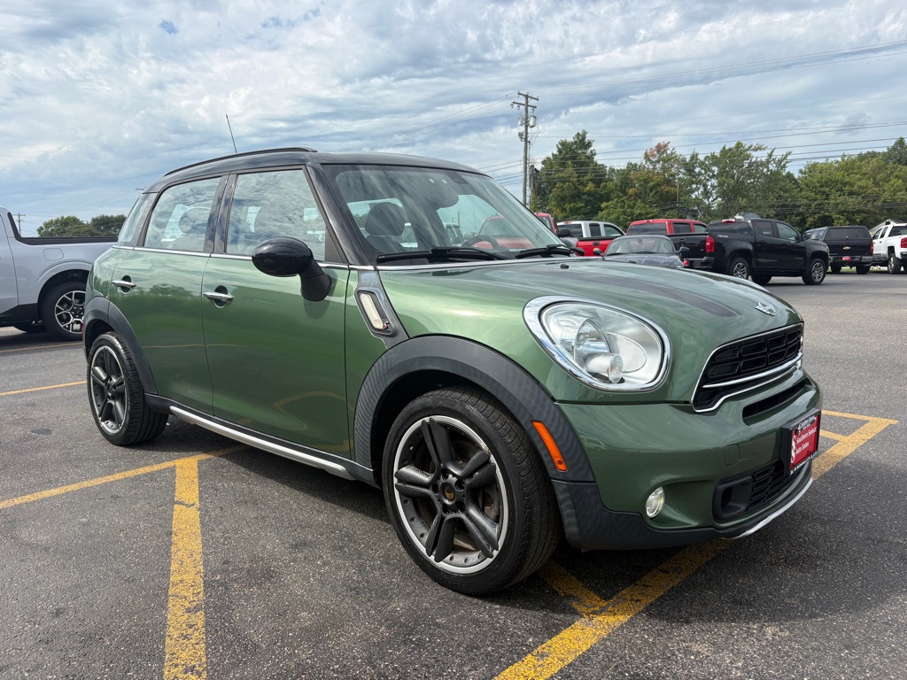 Photo 4 of this MINI COUNTRYMAN