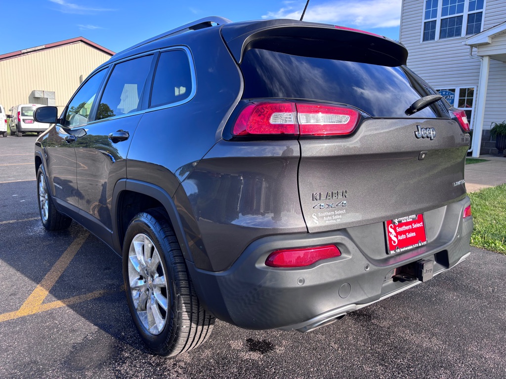 Photo 8 of this JEEP CHEROKEE