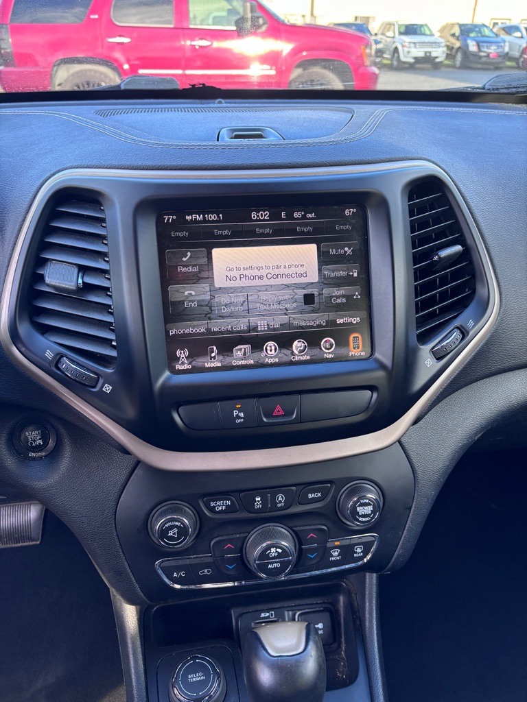 Photo 17 of this JEEP CHEROKEE