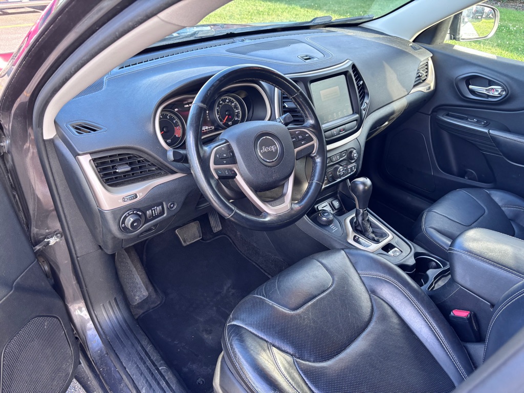 Photo 14 of this JEEP CHEROKEE
