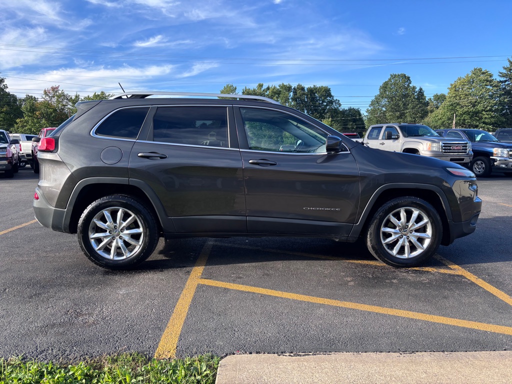 Photo 5 of this JEEP CHEROKEE