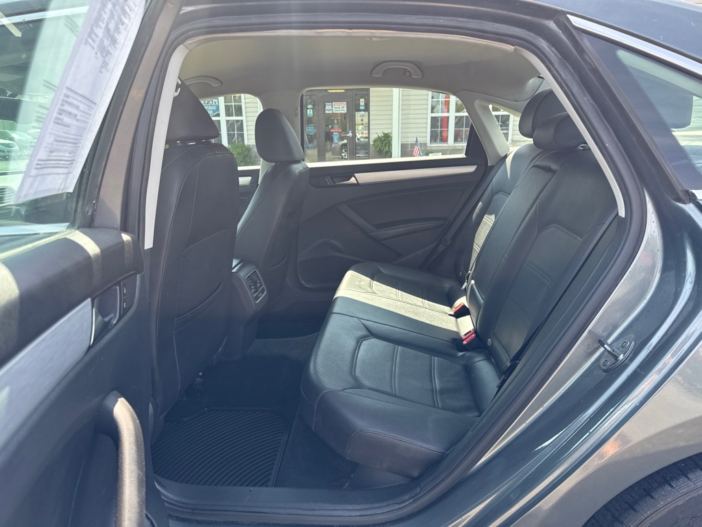Photo 11 of this VOLKSWAGEN PASSAT