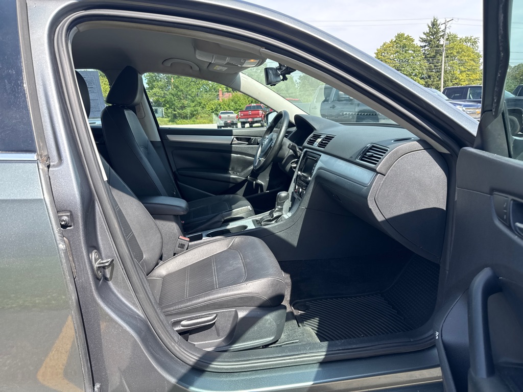 Photo 12 of this VOLKSWAGEN PASSAT