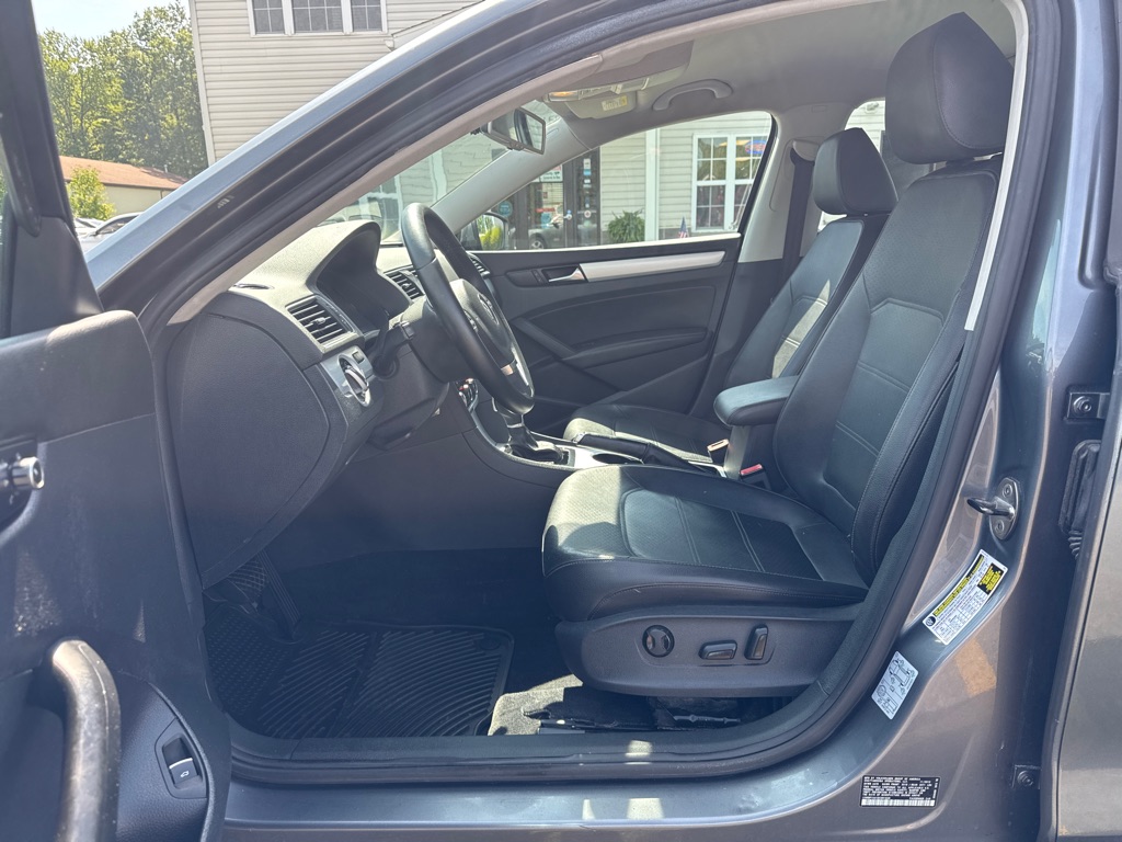 Photo 10 of this VOLKSWAGEN PASSAT