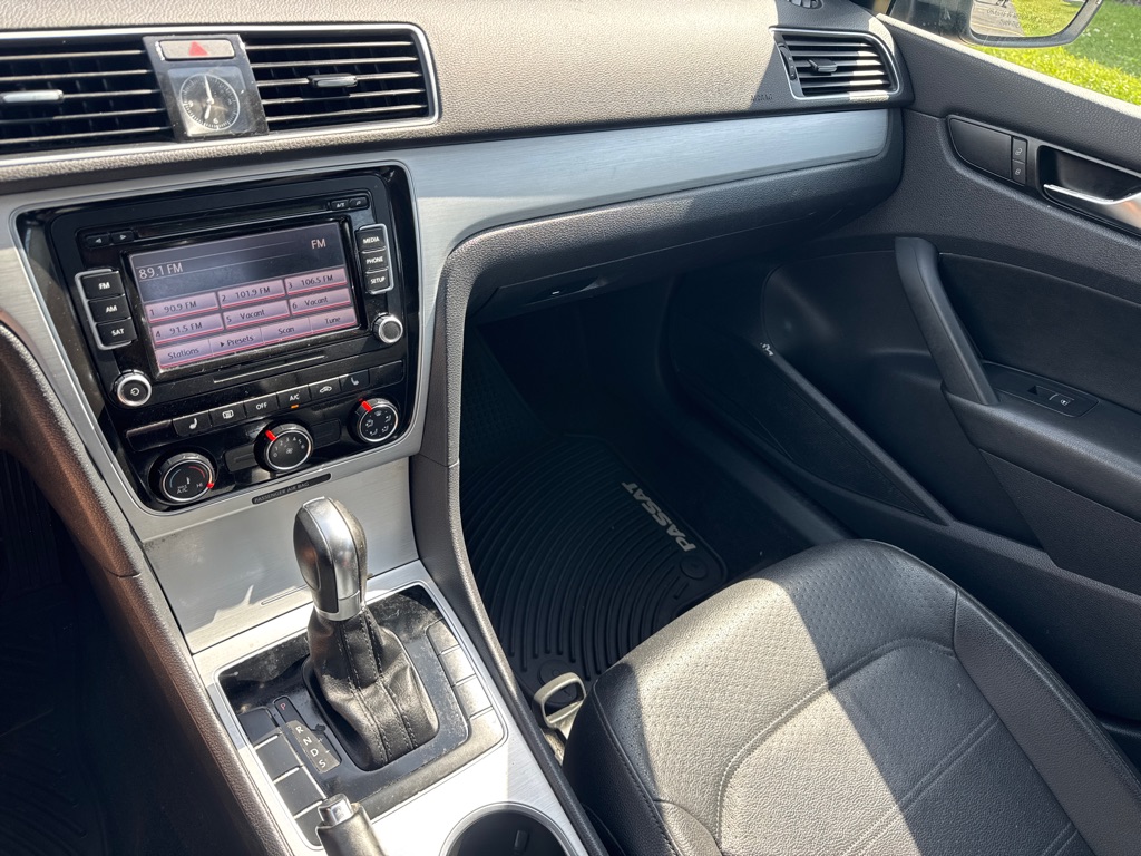 Photo 15 of this VOLKSWAGEN PASSAT