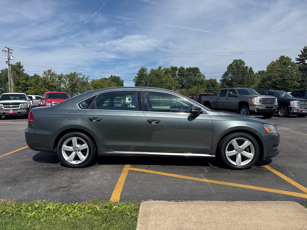 Photo 5 of this VOLKSWAGEN PASSAT