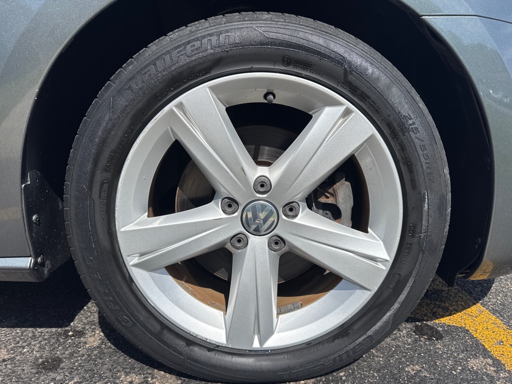 Photo 9 of this VOLKSWAGEN PASSAT