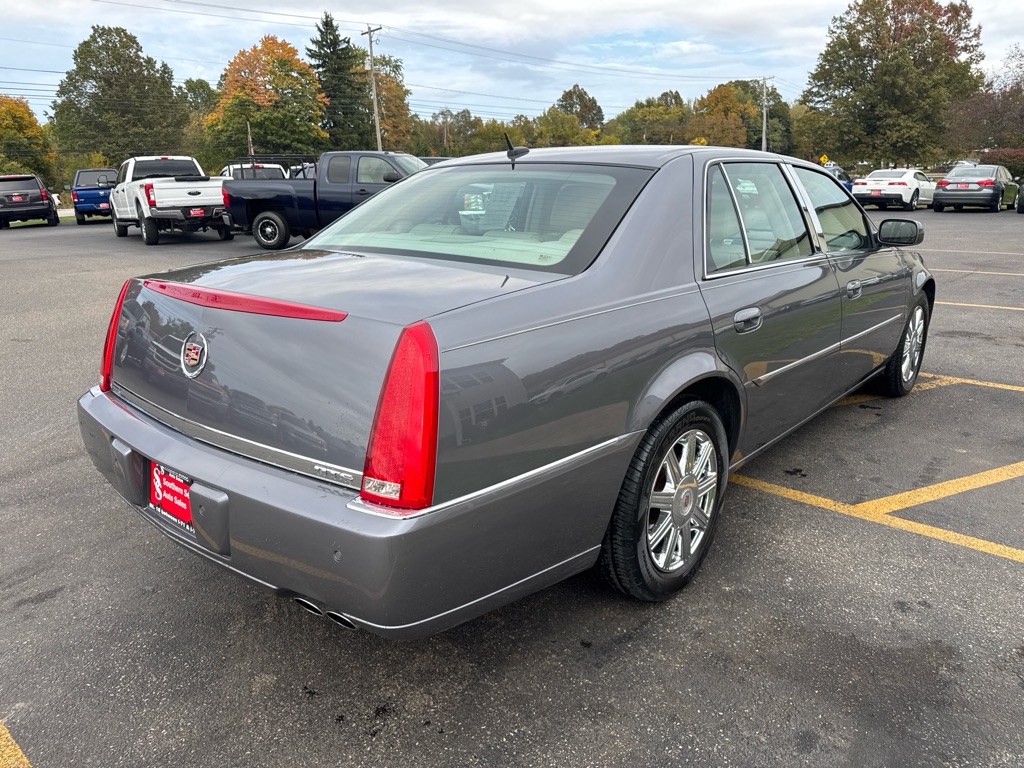 Photo 6 of this CADILLAC DTS