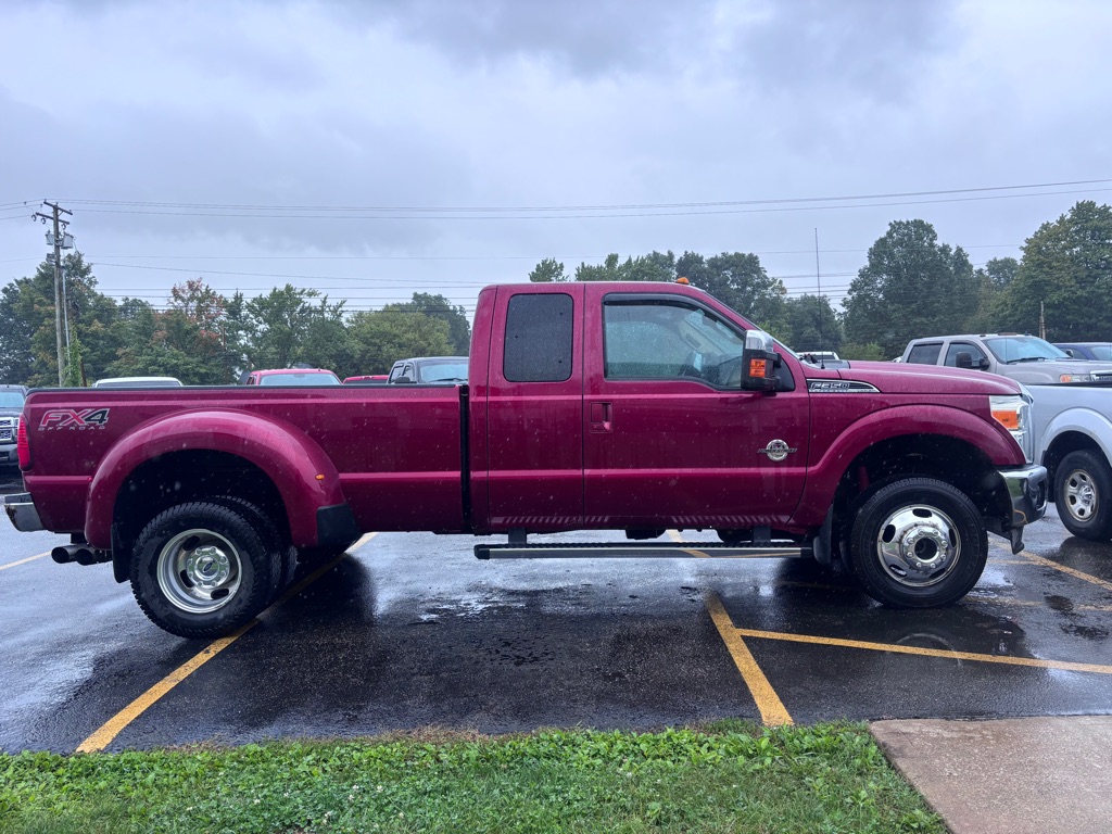 Photo 5 of this FORD F-350 SUPER DUT