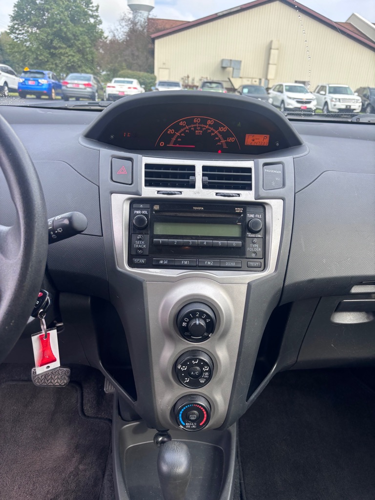 Photo 17 of this TOYOTA YARIS