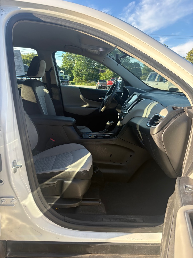 Photo 11 of this CHEVROLET EQUINOX
