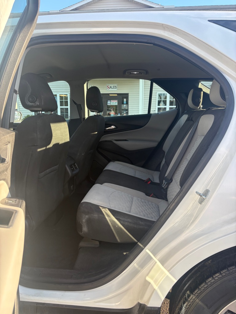 Photo 10 of this CHEVROLET EQUINOX