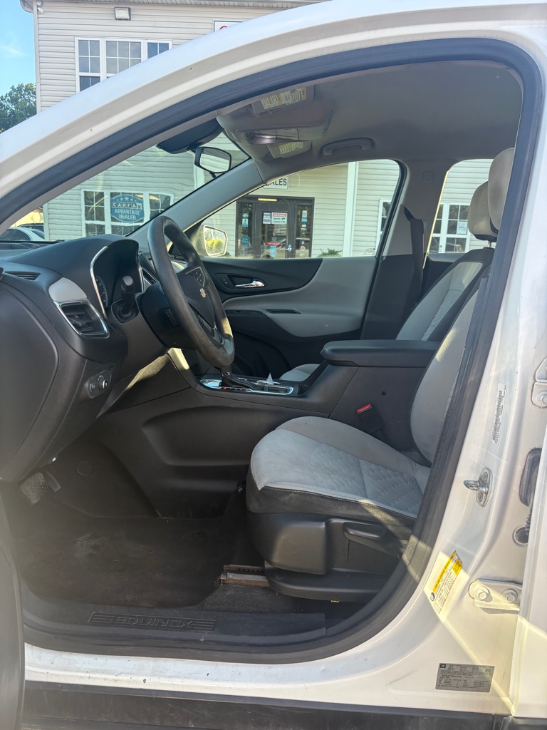 Photo 9 of this CHEVROLET EQUINOX