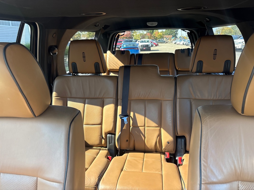 Photo 19 of this LINCOLN NAVIGATOR L