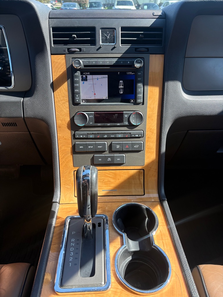 Photo 17 of this LINCOLN NAVIGATOR L
