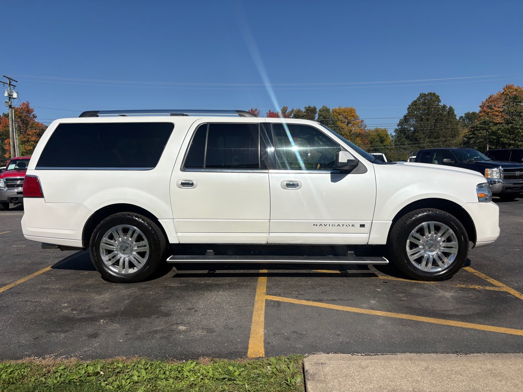 Photo 5 of this LINCOLN NAVIGATOR L