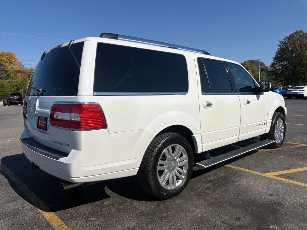 Photo 6 of this LINCOLN NAVIGATOR L