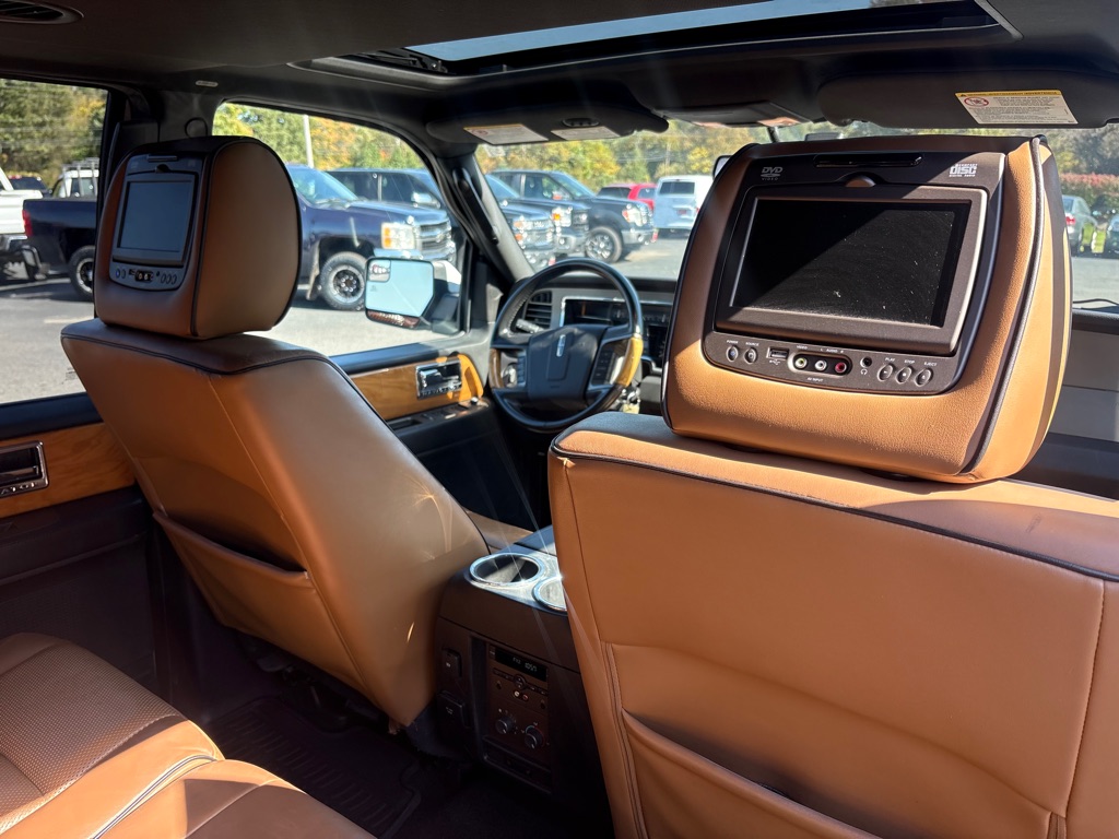 Photo 13 of this LINCOLN NAVIGATOR L
