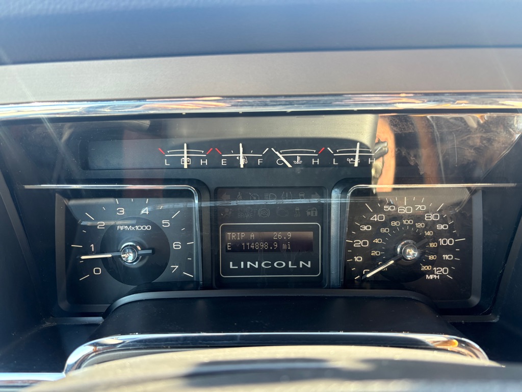 Photo 16 of this LINCOLN NAVIGATOR L