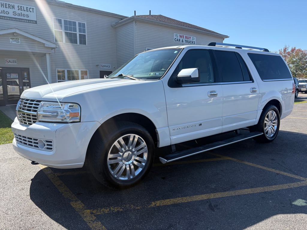 Photo 2 of this LINCOLN NAVIGATOR L