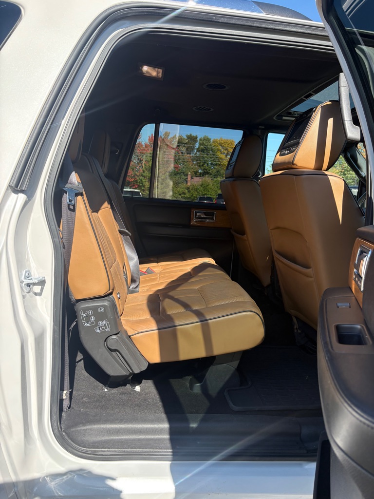 Photo 12 of this LINCOLN NAVIGATOR L