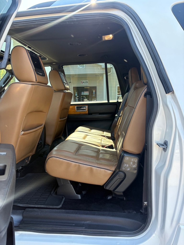 Photo 10 of this LINCOLN NAVIGATOR L