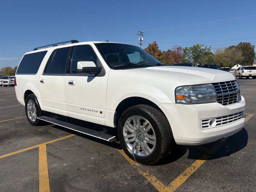 Photo 4 of this LINCOLN NAVIGATOR L