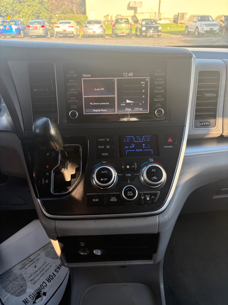 Photo 17 of this TOYOTA SIENNA