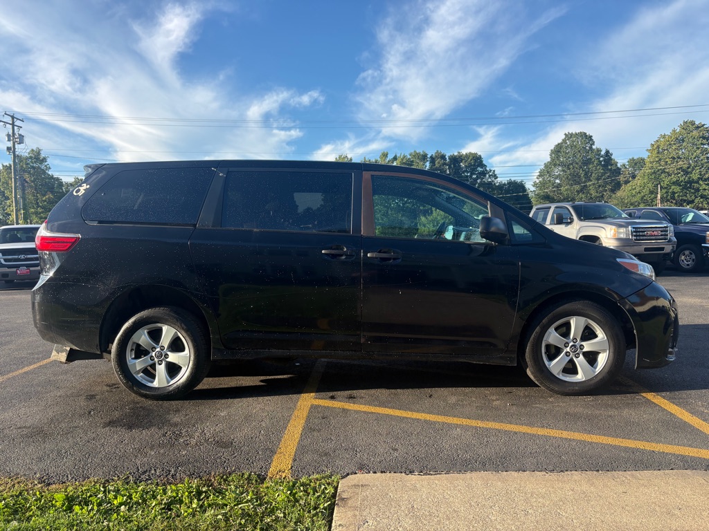 Photo 5 of this TOYOTA SIENNA