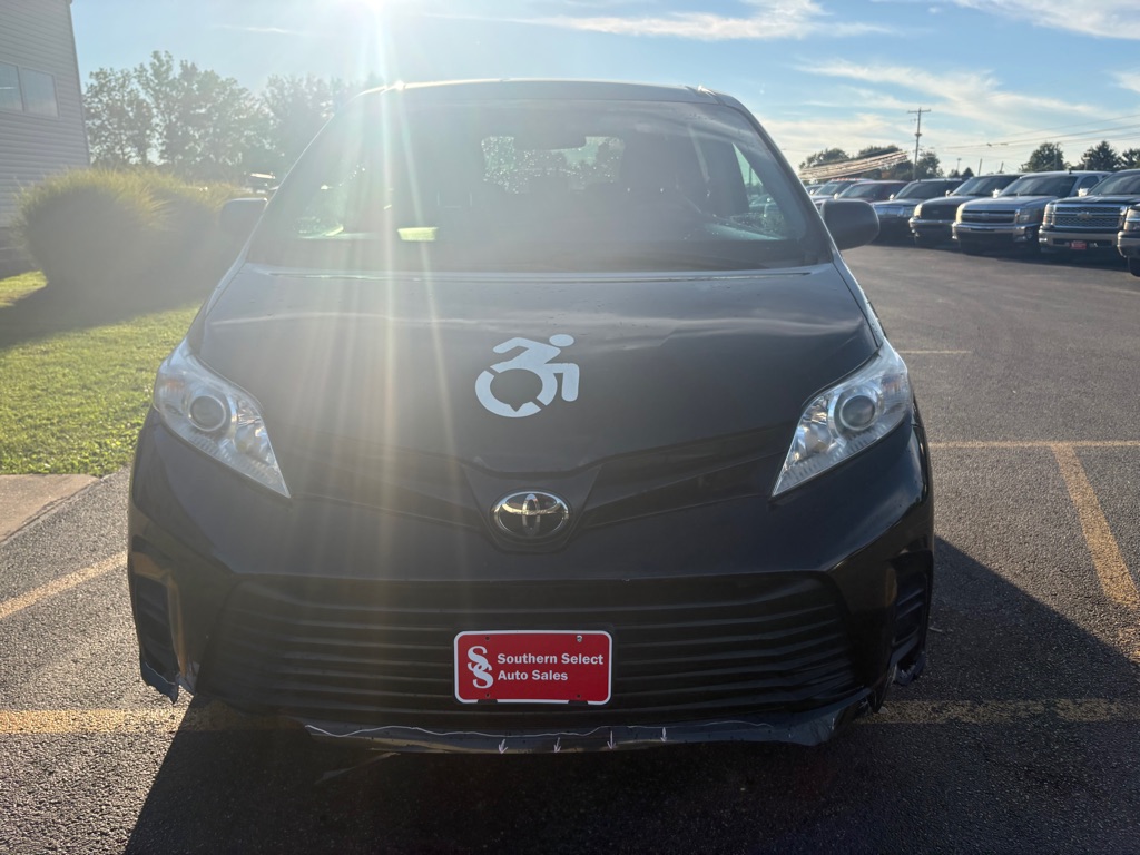 Photo 3 of this TOYOTA SIENNA