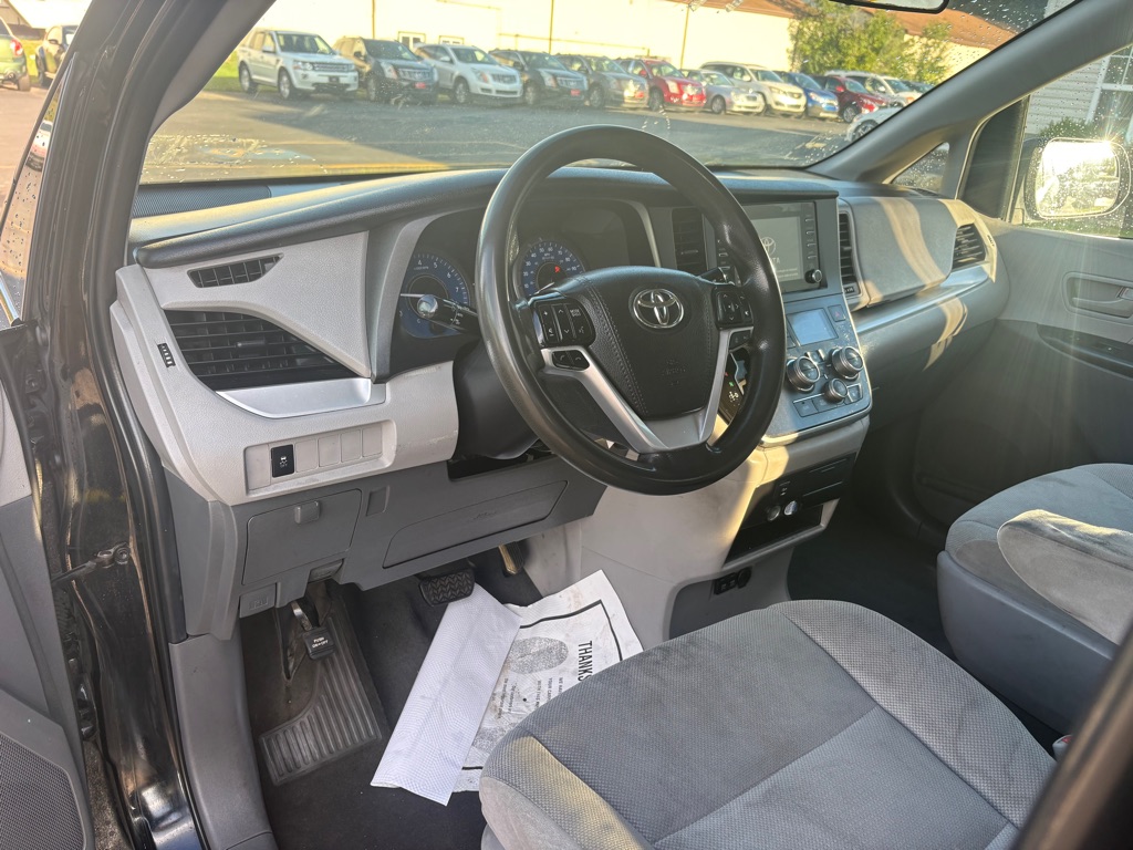 Photo 15 of this TOYOTA SIENNA