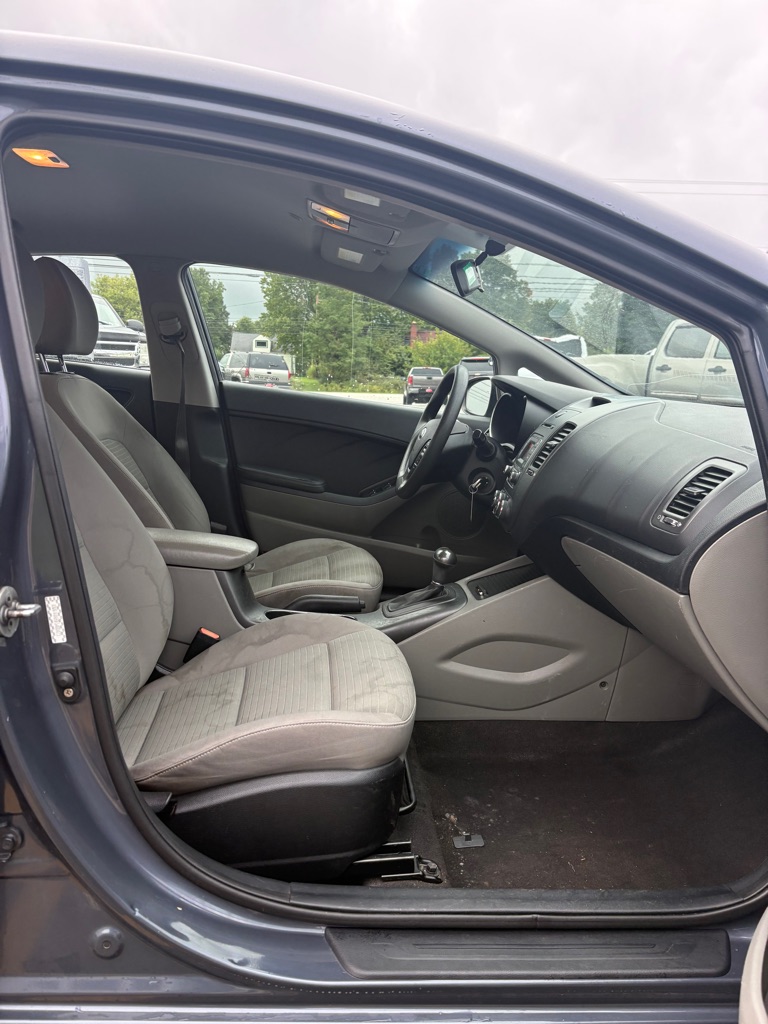 Photo 11 of this KIA FORTE