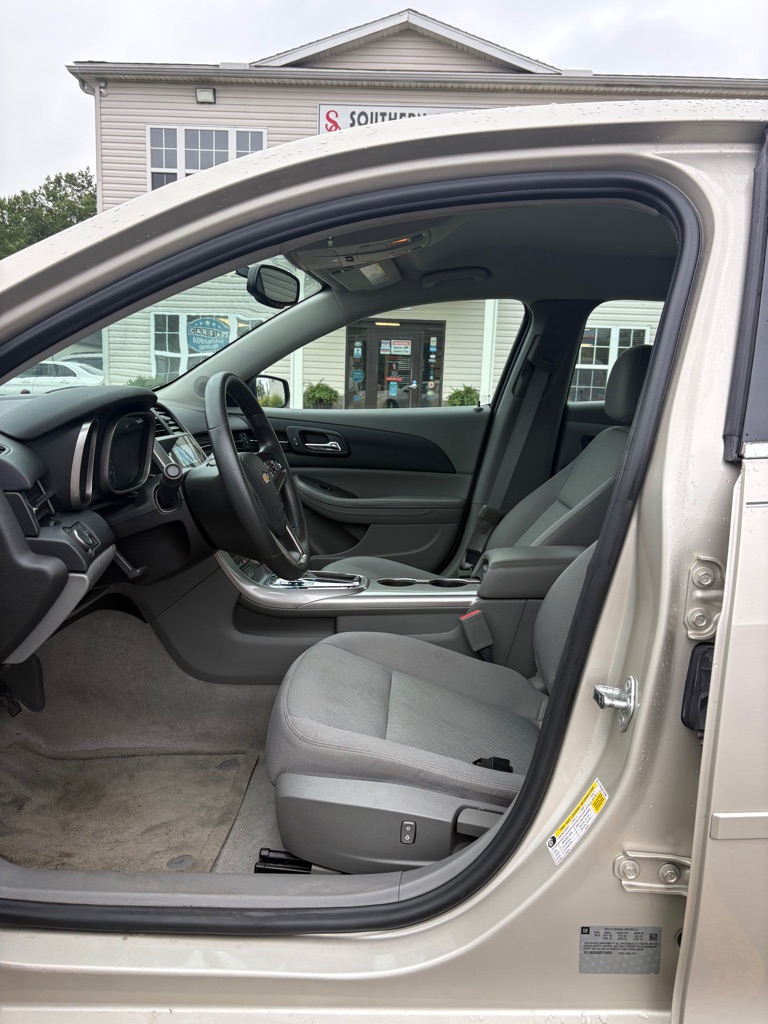 Photo 9 of this CHEVROLET MALIBU