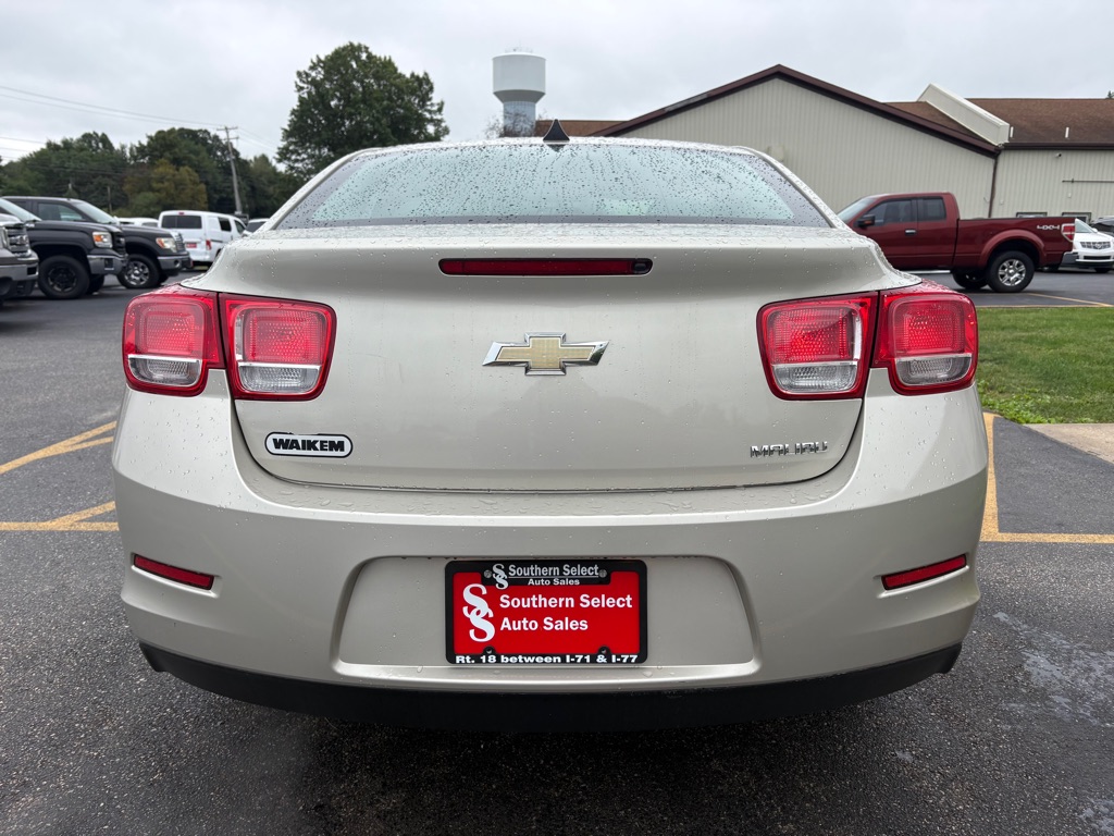 Photo 7 of this CHEVROLET MALIBU