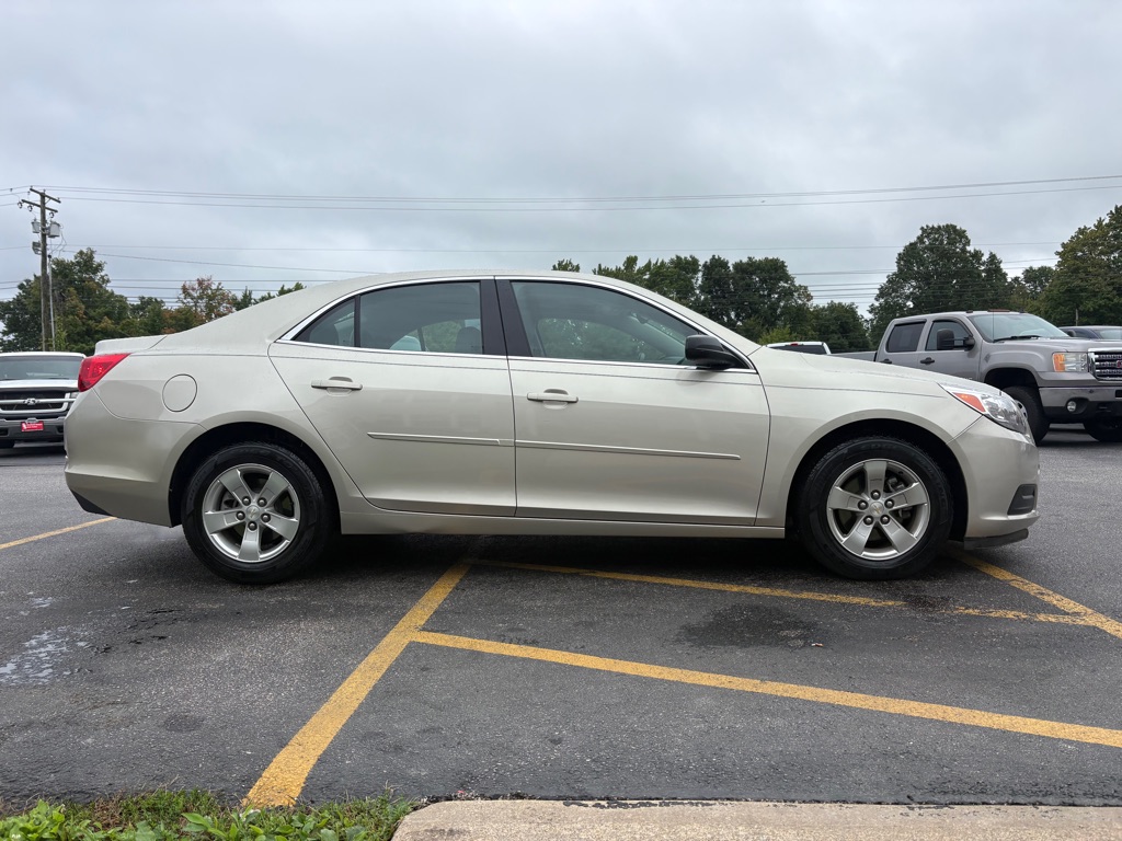 Photo 5 of this CHEVROLET MALIBU