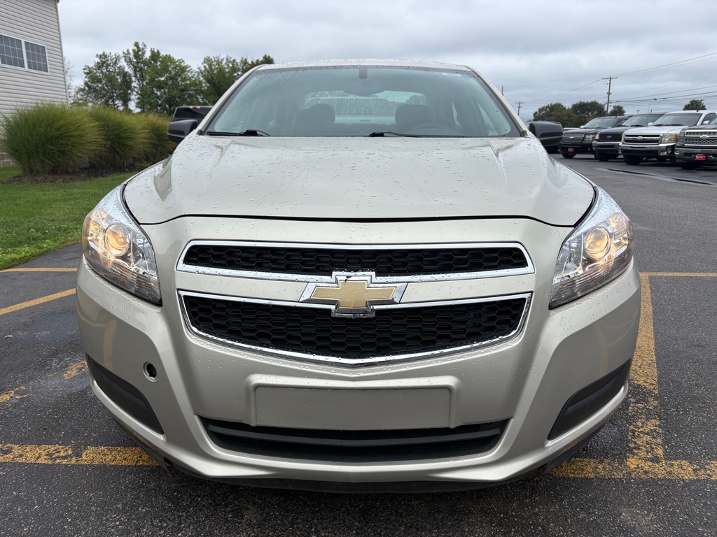 Photo 3 of this CHEVROLET MALIBU