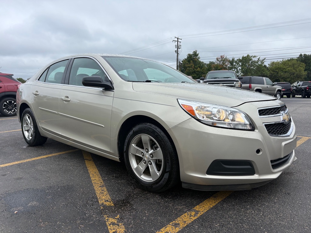 Photo 4 of this CHEVROLET MALIBU