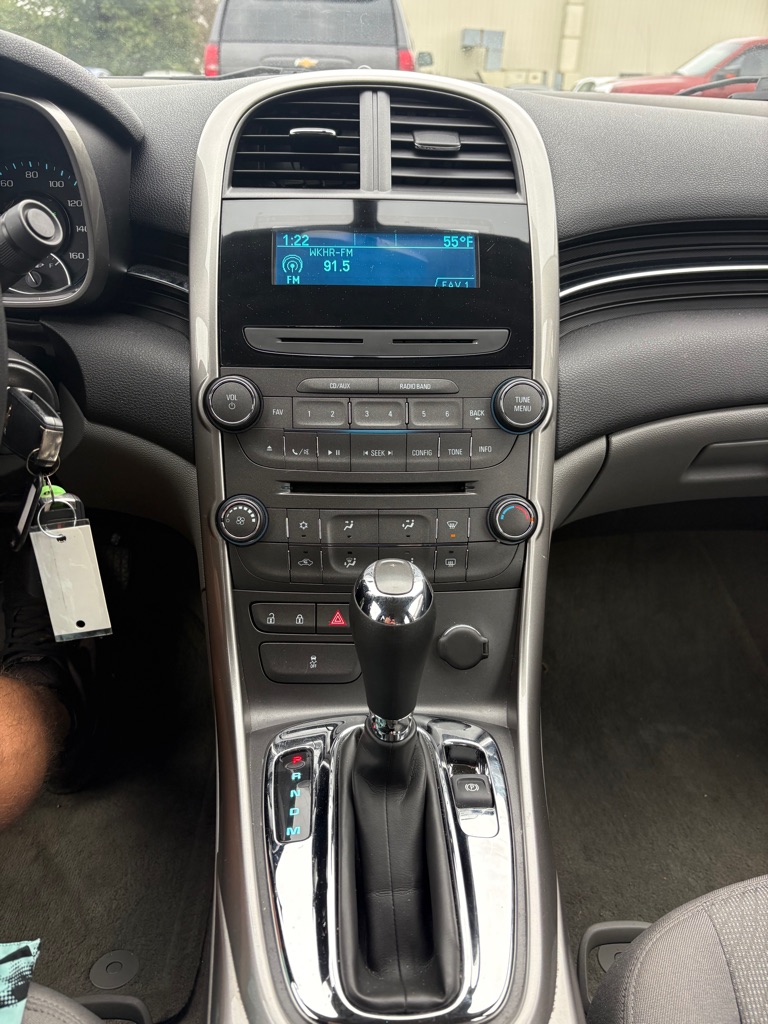 Photo 15 of this CHEVROLET MALIBU