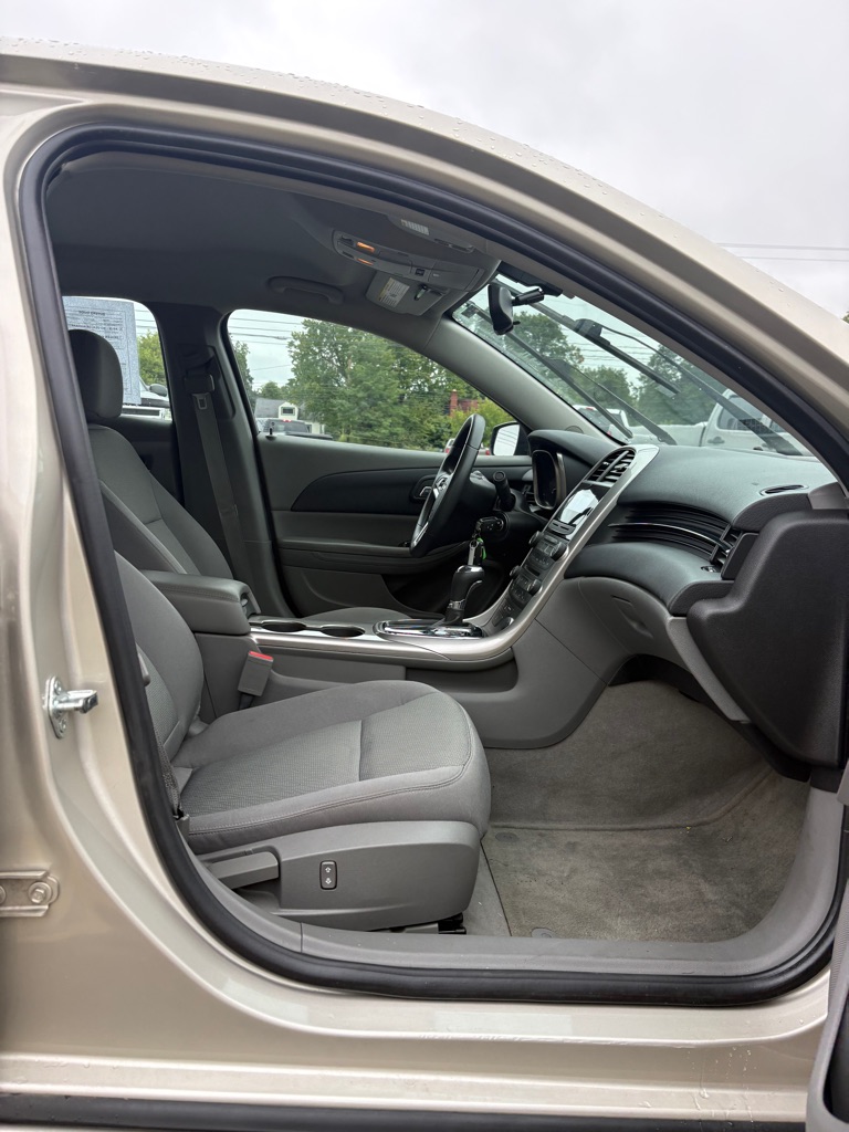 Photo 11 of this CHEVROLET MALIBU