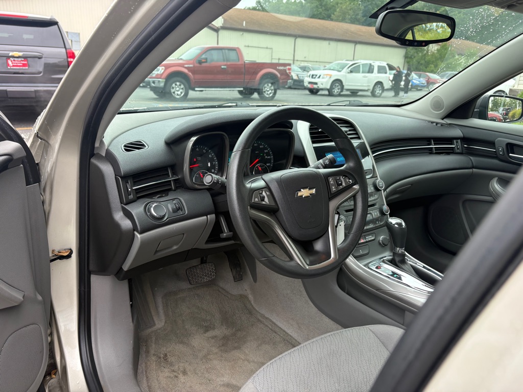 Photo 13 of this CHEVROLET MALIBU