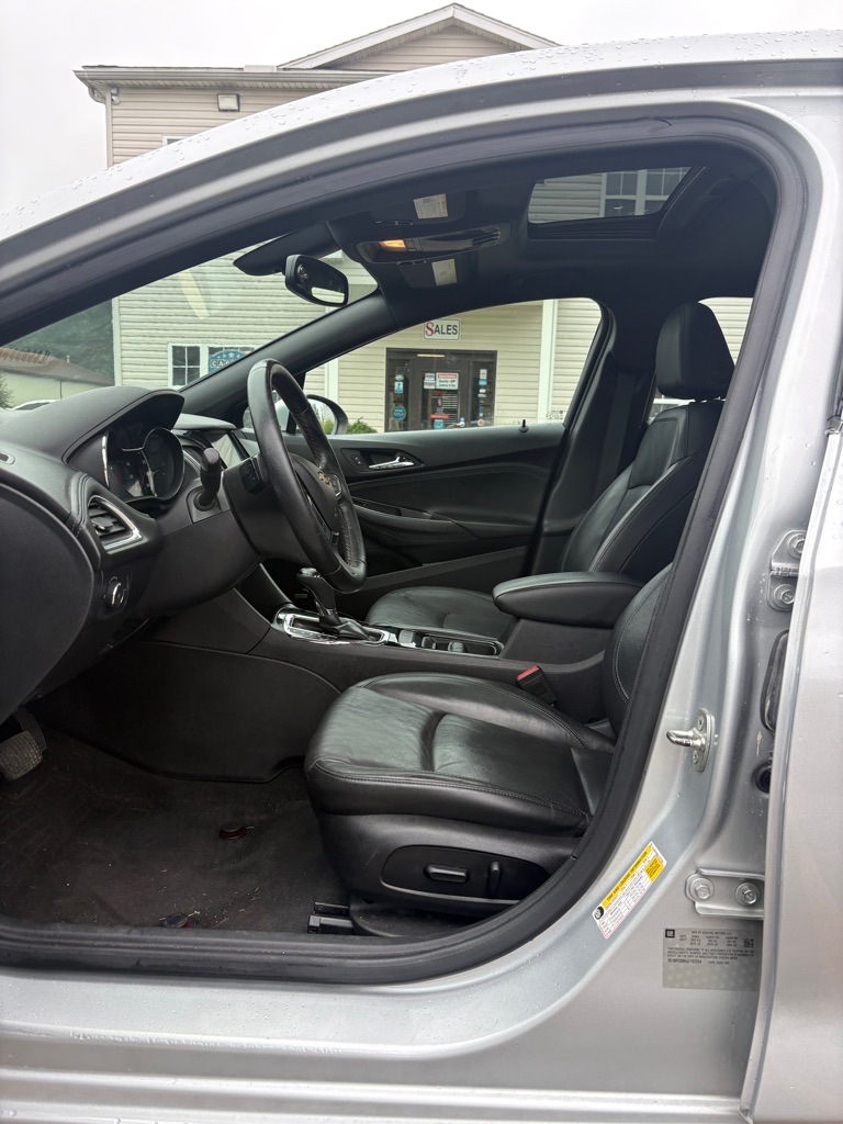 Photo 9 of this CHEVROLET CRUZE